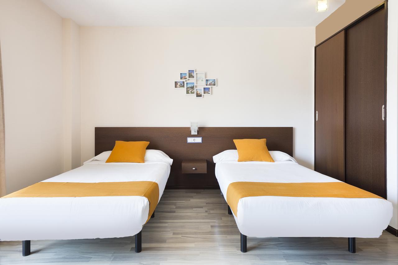 Ginosi Basics Centric Apartel Castelldefels Extérieur photo