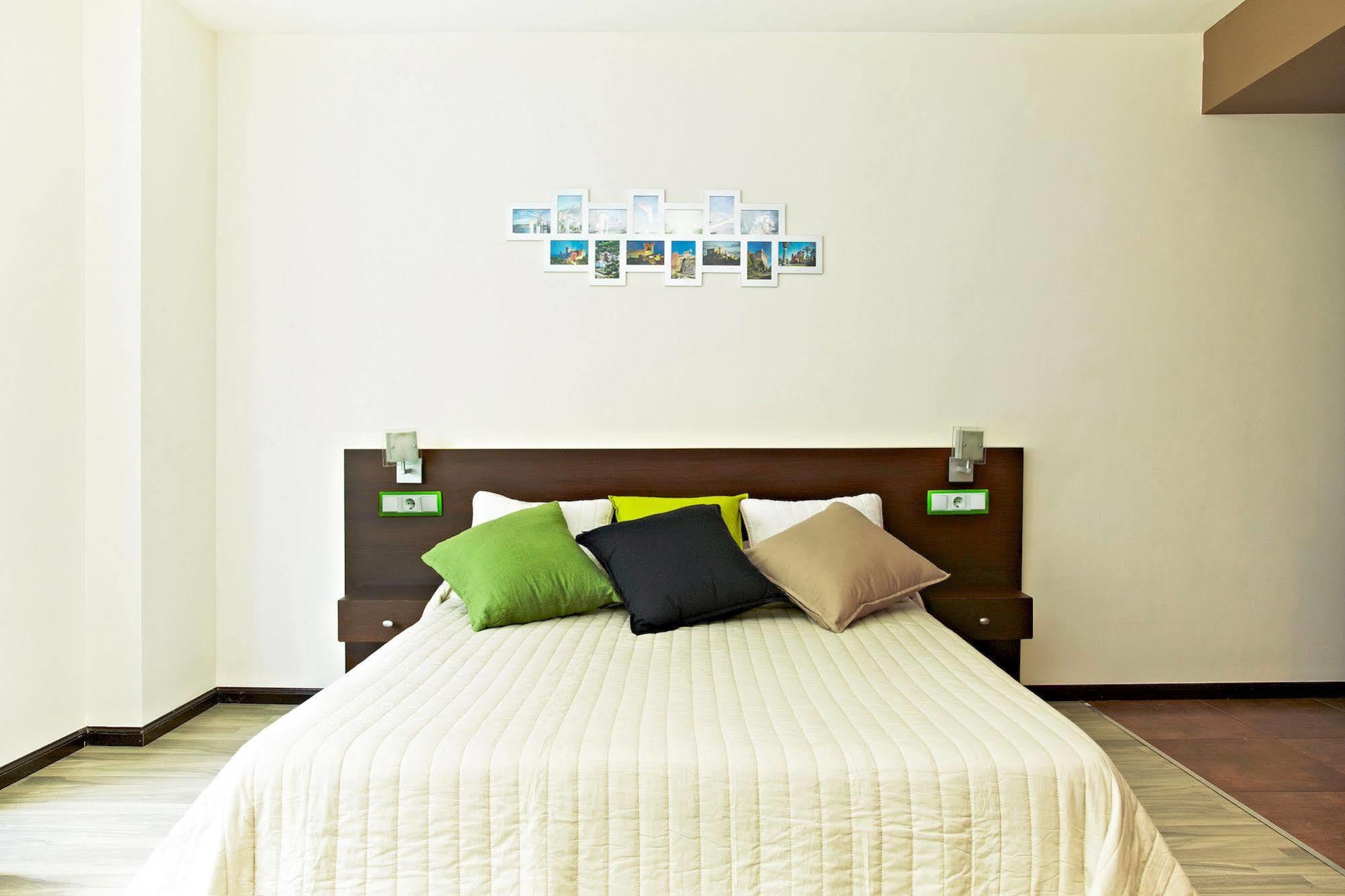 Ginosi Basics Centric Apartel Castelldefels Extérieur photo